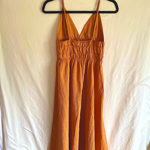 **NWT** CIDER, Orange V-Neck Shirred Waist Midi Dress - Picture 9 of 13
